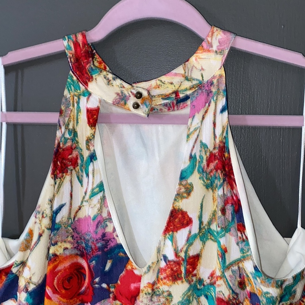 Entro Floral Dress with Keyhole Back - Picture 3 of 7